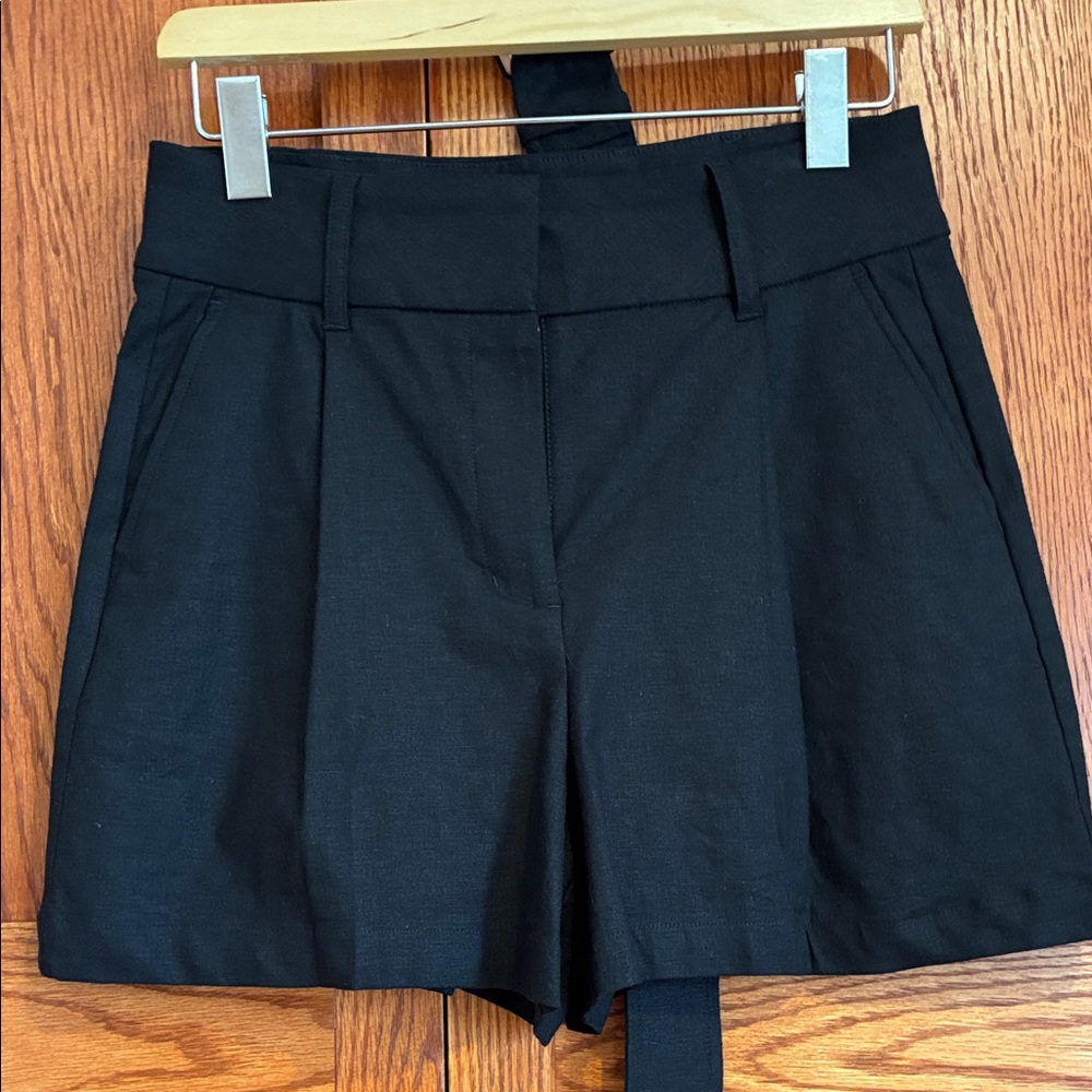 NWOT - Express Linen Shorts, Black, Zip, pockets, belt.  Measurements in Photos